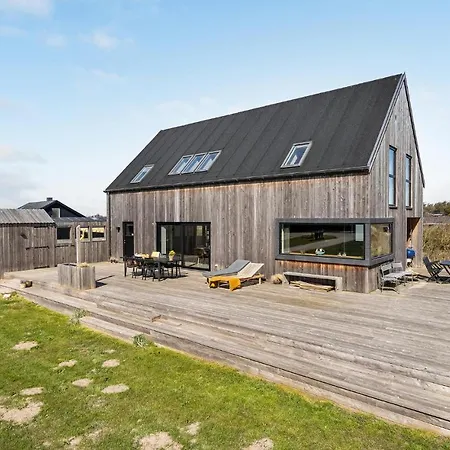 4 Bedroom Amazing In Hébergement de vacances