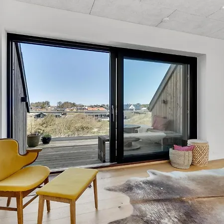 בית נופש 4 Bedroom Amazing In