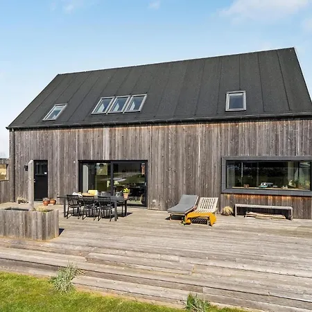 4 Bedroom Amazing In Hébergement de vacances Løkken
